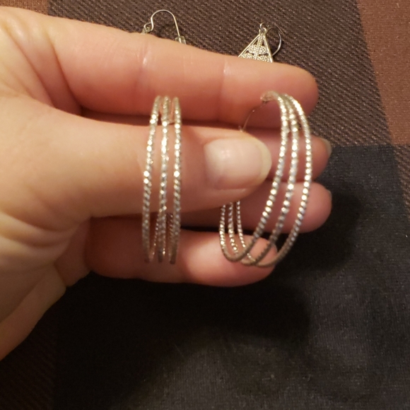 Earings - Picture 2 of 5